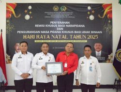 Berikan Remisi Khusus Kepada 10 Warga Binaan Lapas Lamongan,  KADO INDAH DAN KASIH SAYANG NATAL 2025