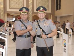 Sertijab di Polda Jatim,Tongkat Komando Polres Lamongan dari AKBP Agus Dwi Suryanto, S.I.K., M. H kepada AKBP Arif Fazlurrahman, S.H., S.I.K., M. Si.