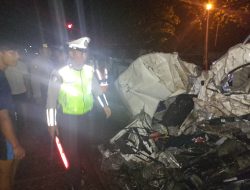 Quick Respon Kapolsek Babat Pimpin Evakuasi Korban Kecelakaan Kereta Api di Datinawong