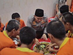 Kapolres Lamongan Pilih Buka Puasa Bersama Tahanan, Wujud Kepedulian dan Pembinaan di Bulan Suci