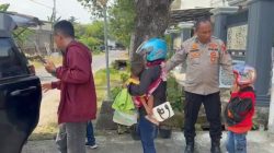 Respon Sigap Ipda Purnomo Bantu Evakuasi Pemudik Mogok di Lamongan dan Berikan Bantuan Biaya Perbaikan