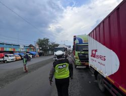 Kelangkaan Solar di Lamongan Picu Kemacetan Parah, Antrean Truk Mengular di SPBU Plaosan Babat