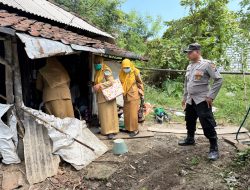 Peduli Kemanusiaan Bhabinkamtibmas Polsek Sarirejo dampingi Pemeriksaan Kesehatan Rutin Warga